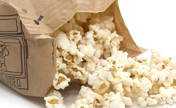 How to Pop Popcorn in a Paper Bag in the Microwave