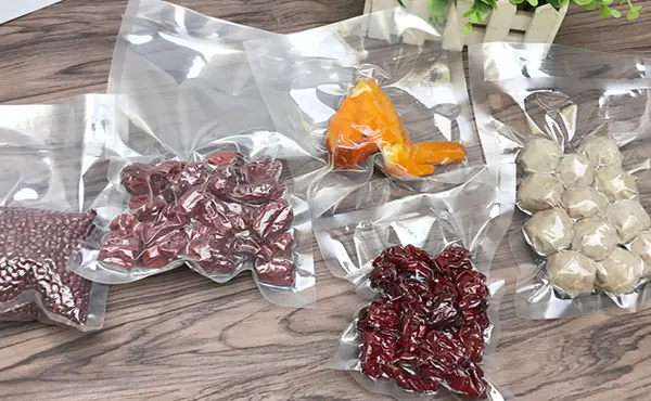 What should be paid attention to in the packaging bag of frozen food